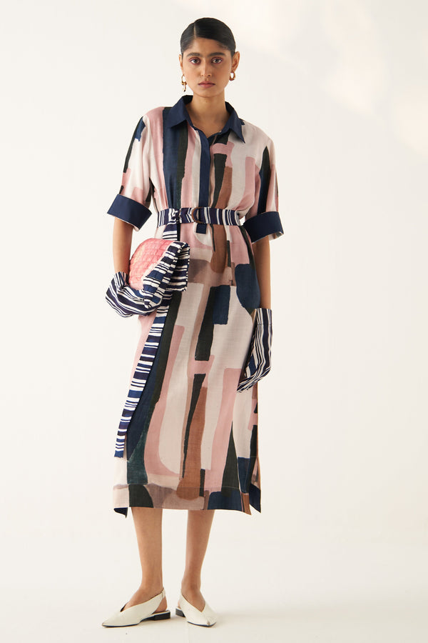 Woman wearing a Kaftan with abstract print